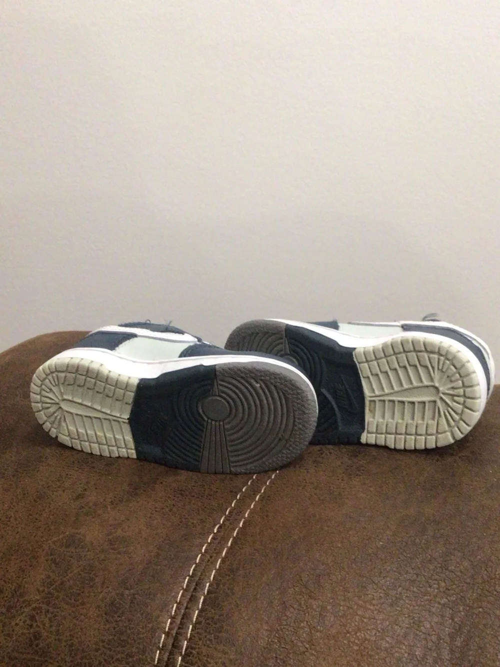 Nike Kids Low-Top Sneakers in Navy and White